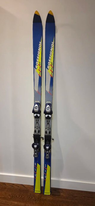 Esquís Rossignol + Fijaciones Salomon + Bastones