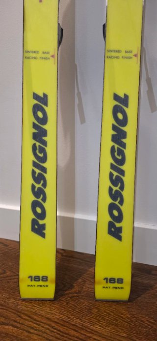 Esquís Rossignol + Fijaciones Salomon + Bastones