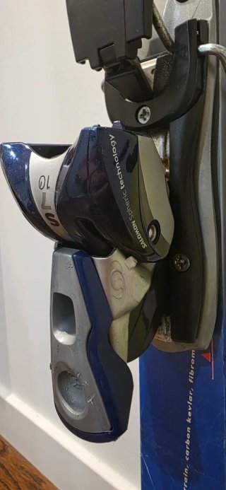 Esquís Rossignol + Fijaciones Salomon + Bastones