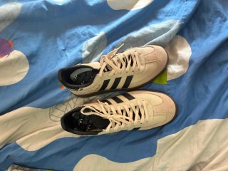 Zapatillas Adidas Beige y Negras