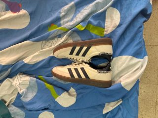 Zapatillas Adidas Beige y Negras