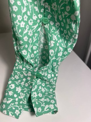 Conjunto Calvin Klein floral verde y blanco