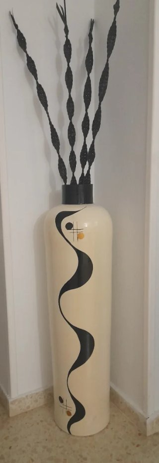 Jarrón de suelo alto beige y negro
