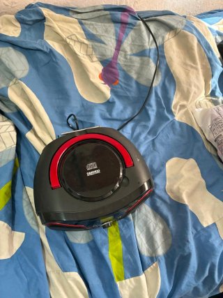Radio Daewoo Negra y Roja
