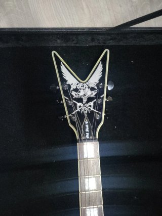 Guitarra Dean V Eric Peterson Old Skull