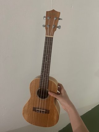 Ukelele rayzm de madera