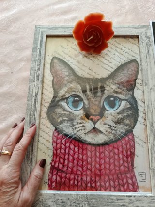 Gata Rubia Collares y Flores