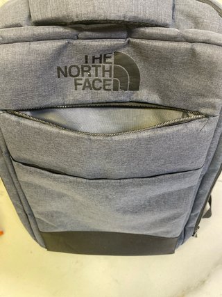 Mochila The North Face Gris
