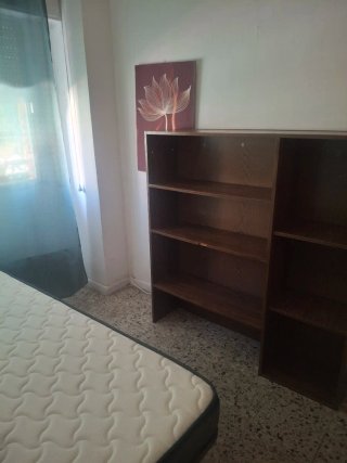 Alquilo habitación solo para mujeres zona mostoles