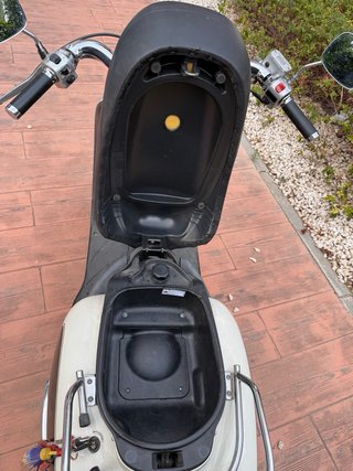 Aprilia Compay 125cc Scooter Beige.