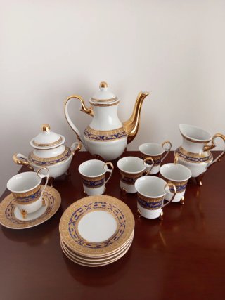 Elegante juego de café de porcelana