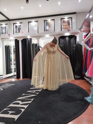 Vestido de fiesta o boda dorado