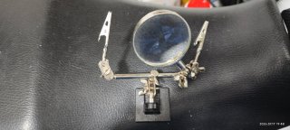 Accesorio soldador con lupa y pinzas