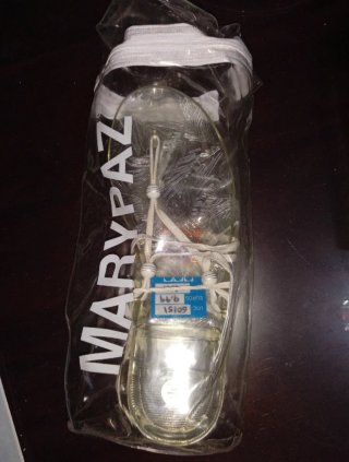 Sandalias transparentes con cordones blancos N.40