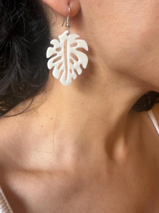 Pendientes hoja monstera blanco  plástico duro