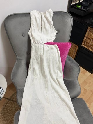Vestido midi blanco con abertura