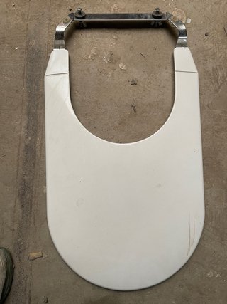 Asiento Bidet Blanco con Soportes Metálicos
