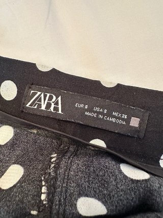 Falda Zara lunares negra talla S