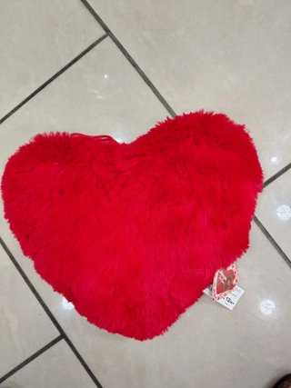 Peluche a forma di cuore rosso