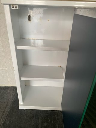 Armário de WC branco com espelhos