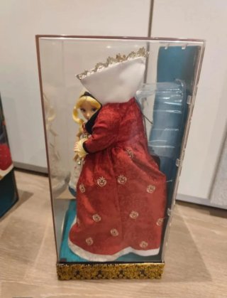 Vetrina espositiva con bambole Disney Alice e Regina Cuori, edizione limitata