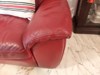 Sillón de piel rojo vino