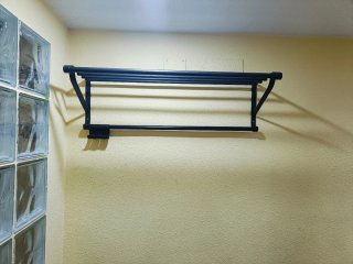 Perchero con estante y banco. Ideal para recibidor