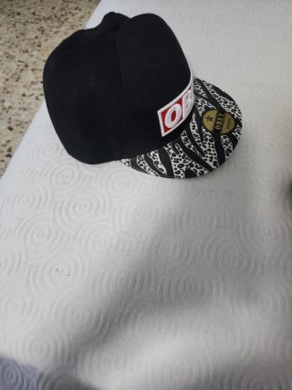 Gorra Obey Negra y Animal Print