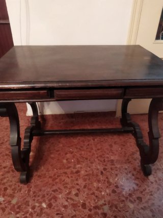 Mesa de madera estilo cervantino