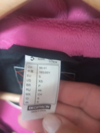Plumas Quechua Negro y Rosa Talla XS