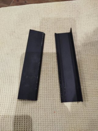 Tirador metálico negro para armario