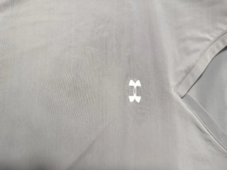 Camiseta Under Armour cuello pico gris