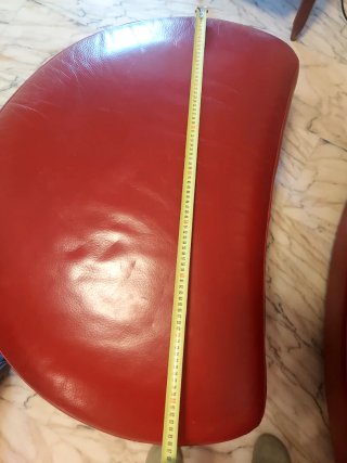 Puf de piel rojo vino