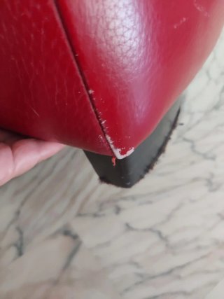 Puf de piel rojo vino