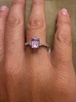 Anillo Kunzita 2.25 ct y Diamantes Oro 14K