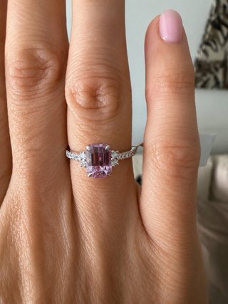Anillo Kunzita 2.25 ct y Diamantes Oro 14K