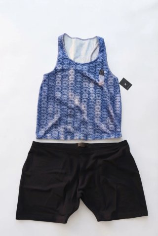 Conjunto deportivo top y shorts