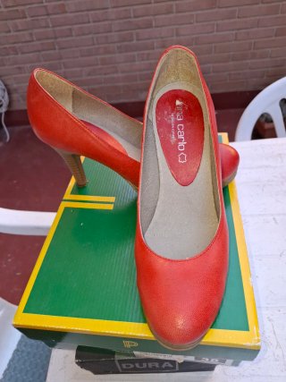 Zapatos de piel rojos talla 38
