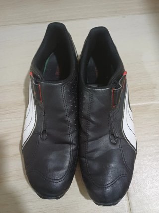 Zapatillas Puma Negras y Blancas