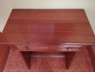Mesa escritorio de madera melamina con cajón