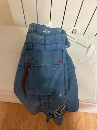 Falda vaquera Desigual bordada