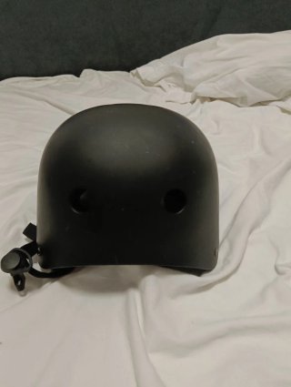 Casco negro para patinaje