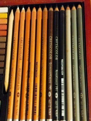Lote Arte Cretacolor con cretas, sanguinas y Libro