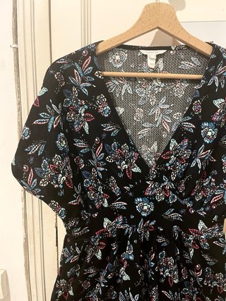 Vestido negro estampado floral verano