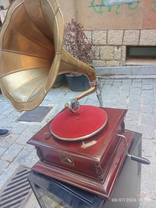 Tocadiscos antiguo Gradofono