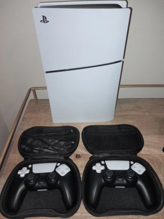 PlayStation 5 Slim digital 2 mandos con estuche