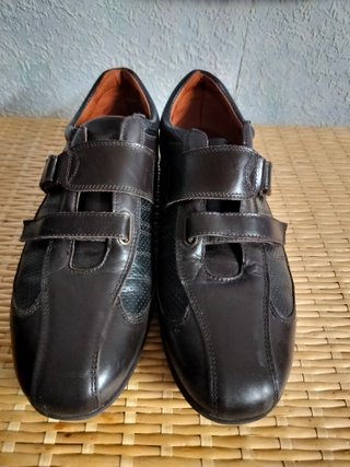 Zapatos de hombre marrones con velcro