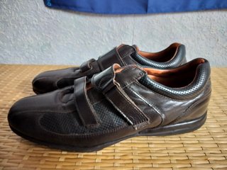 Zapatos de hombre marrones con velcro