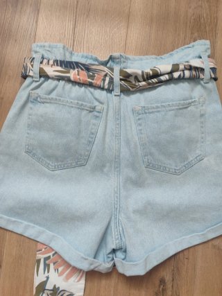 Shorts vaqueros Mango con cinturón estampado