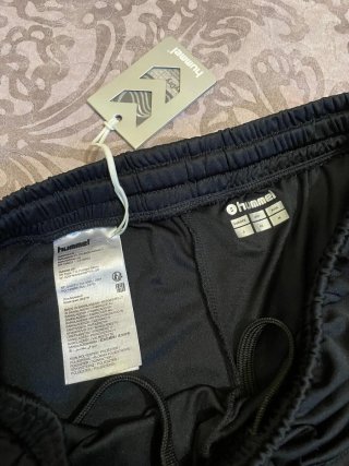 Pantalón corto deportivo Hummel negro